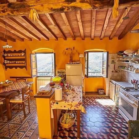 Sotto Il Castello Bed & Breakfast Trebiano Exterior photo