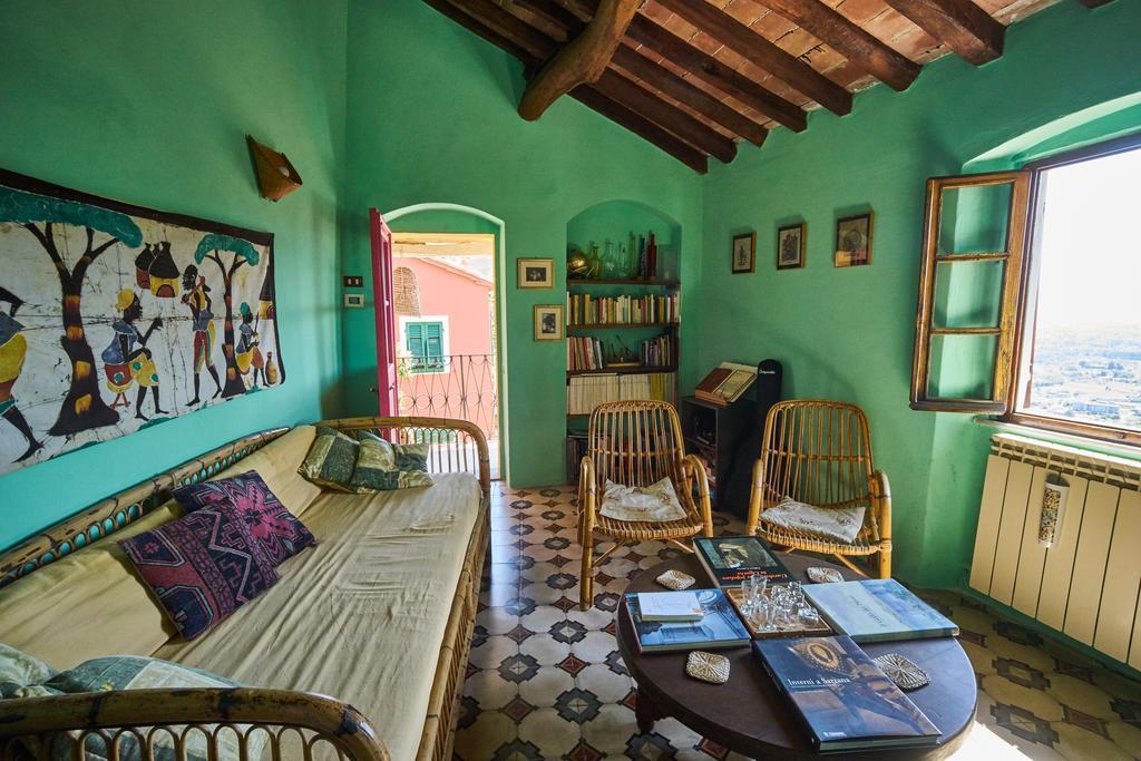 Sotto Il Castello Bed & Breakfast Trebiano Exterior photo