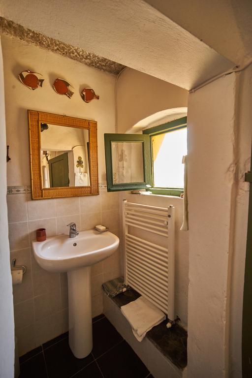 Sotto Il Castello Bed & Breakfast Trebiano Exterior photo