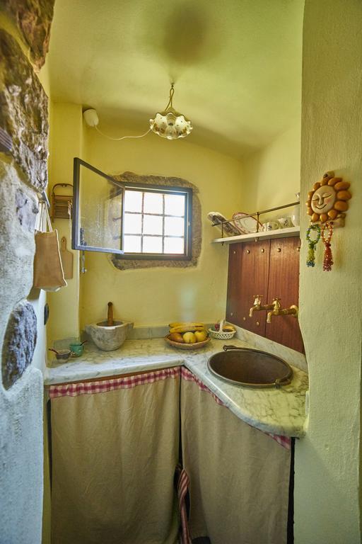Sotto Il Castello Bed & Breakfast Trebiano Exterior photo