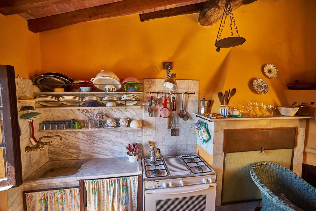 Sotto Il Castello Bed & Breakfast Trebiano Exterior photo